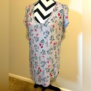 Heather Gray Long Length Floral V-Neck Tee Size L